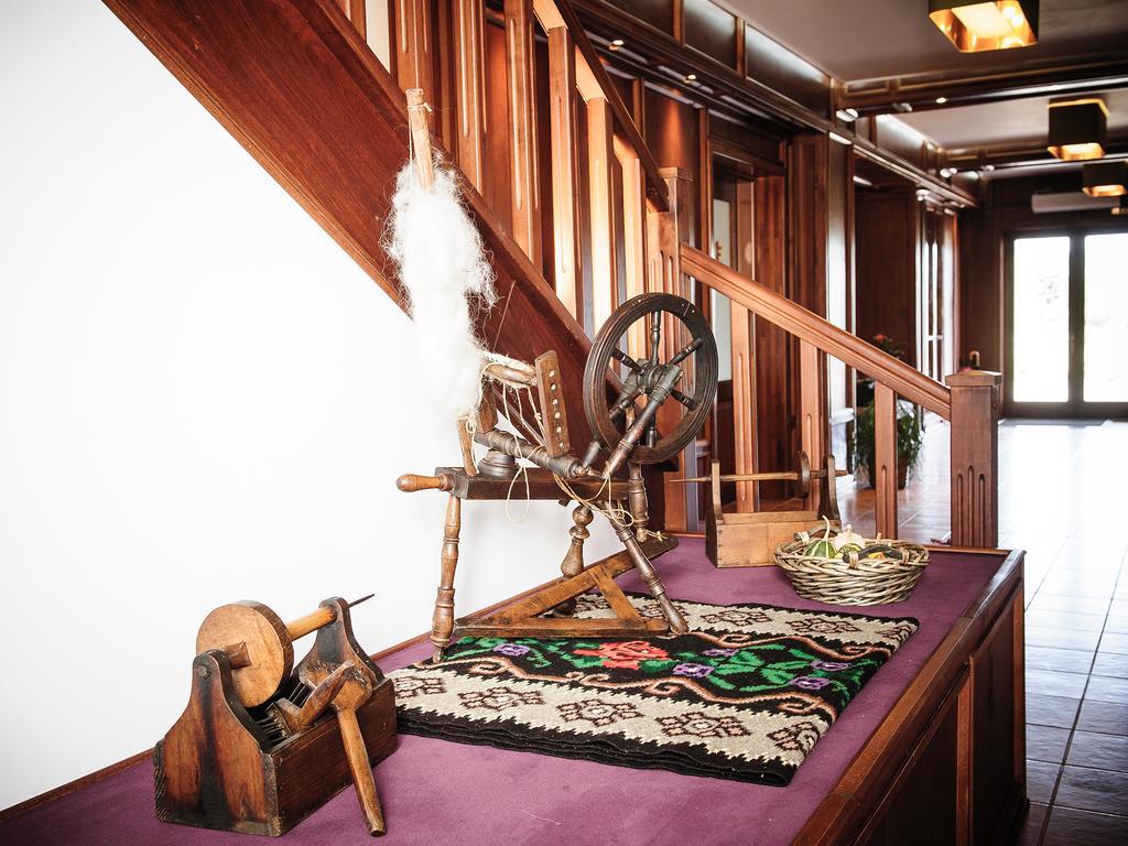 La Conac In Bucovina Hotel กูรา ฮูมอรูลุย ภายนอก รูปภาพ