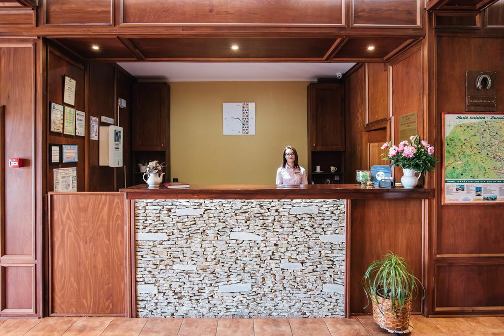 La Conac In Bucovina Hotel กูรา ฮูมอรูลุย ภายนอก รูปภาพ