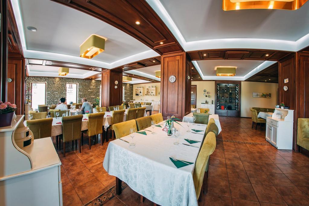 La Conac In Bucovina Hotel กูรา ฮูมอรูลุย ภายนอก รูปภาพ