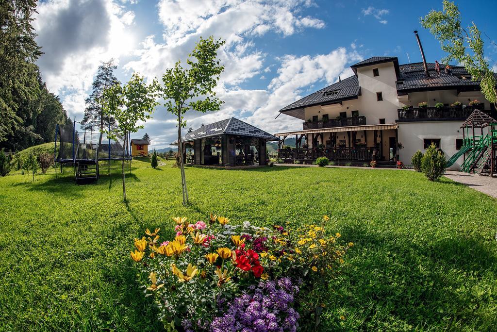 La Conac In Bucovina Hotel กูรา ฮูมอรูลุย ภายนอก รูปภาพ