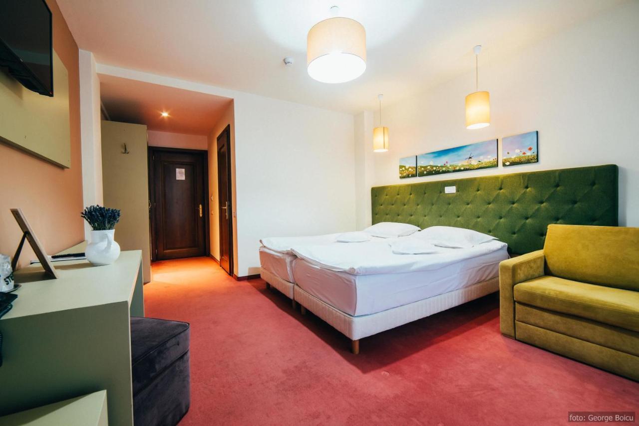 La Conac In Bucovina Hotel กูรา ฮูมอรูลุย ภายนอก รูปภาพ