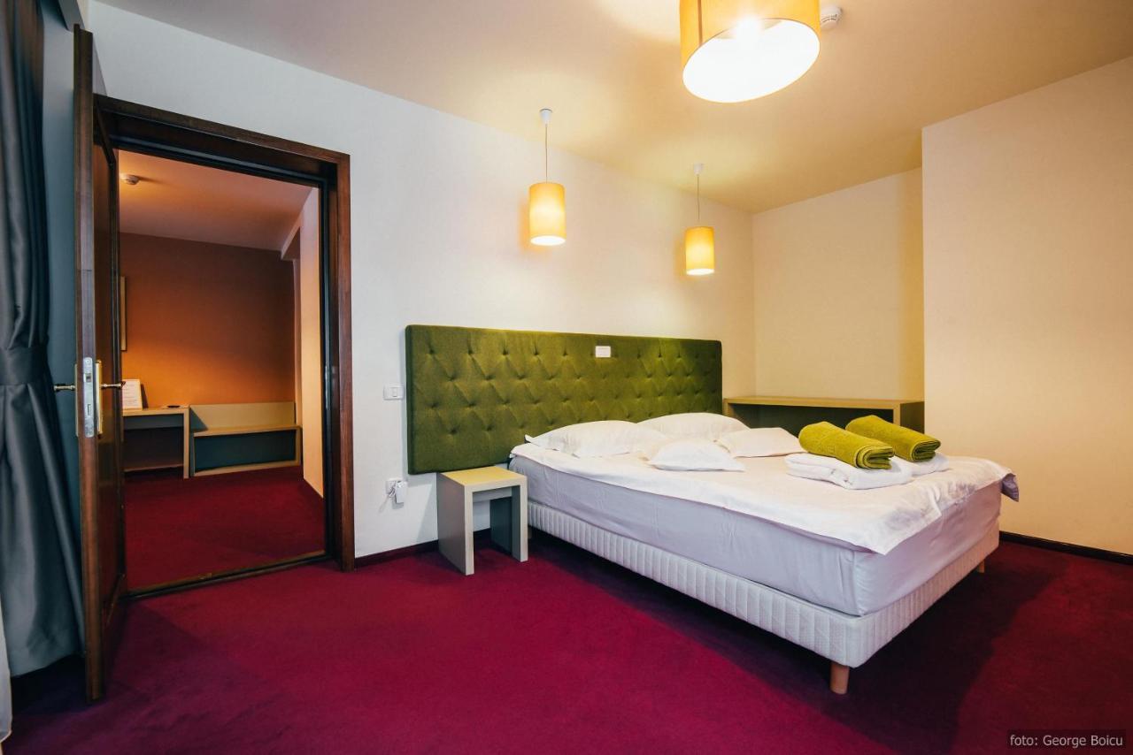 La Conac In Bucovina Hotel กูรา ฮูมอรูลุย ภายนอก รูปภาพ