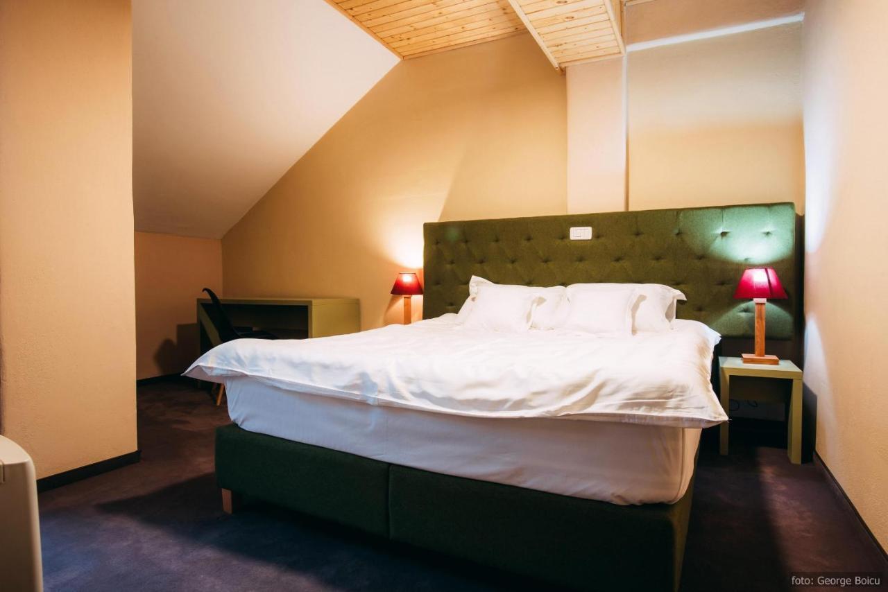 La Conac In Bucovina Hotel กูรา ฮูมอรูลุย ภายนอก รูปภาพ